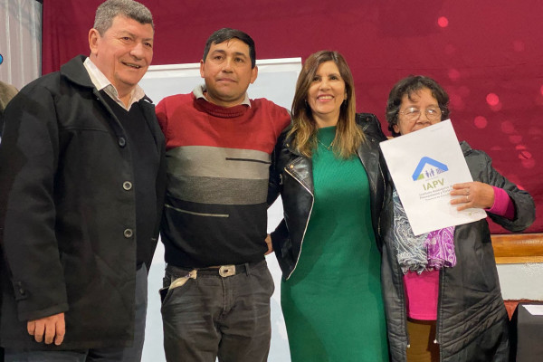 Más de 170 familias del departamento Colón accedieron a la escritura de sus viviendas