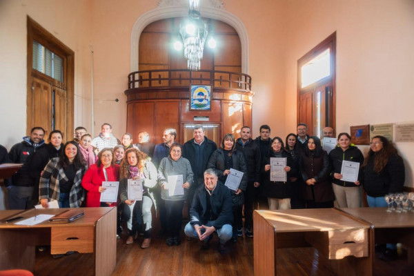 25 familias de Diamante y Valle María avanzan en la regularización de sus viviendas