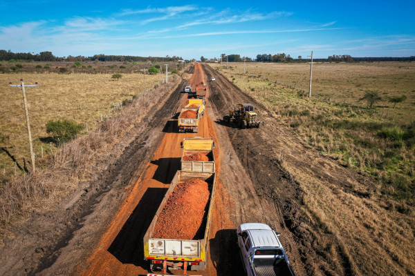 La provincia avanza en la mejora de caminos productivos