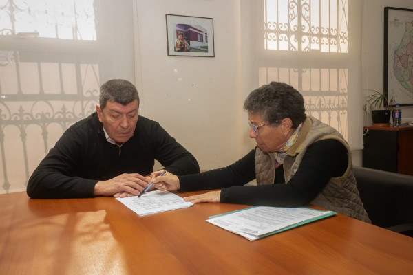 Schönhals y Alicia Oviedo, analizaron el avance de las 48 viviendas en Federal