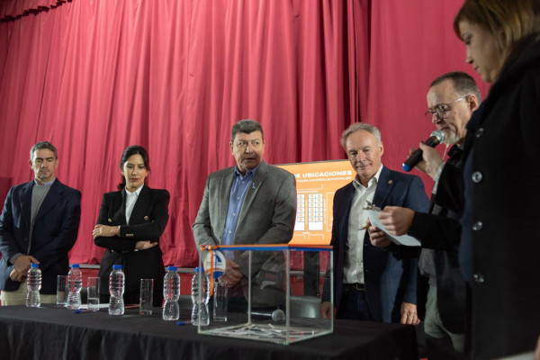 Se sortearon las ubicaciones de 18 viviendas para trabajadores municipales de Chajarí
