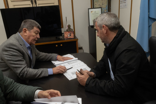 El IAPV y el municipio de Colón avanzan en la finalización de 72 viviendas