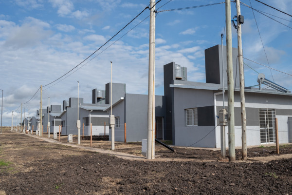 Supervisan el avance de obras de viviendas que se construyen en Urdinarrain
