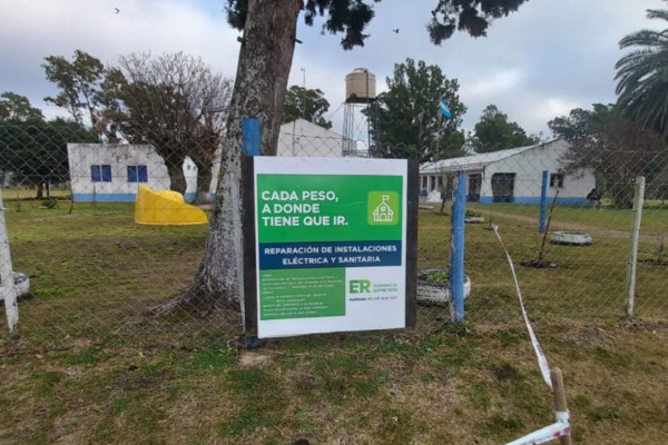 Se ejecuta la instalación eléctrica y sanitaria en una escuela rural del departamento Gualeguay