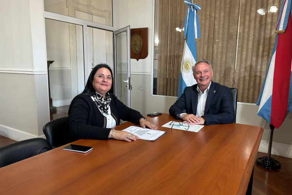 Schneider y la intendenta de San Jaime de la Frontera se reunieron para avanzar en gestiones para la localidad