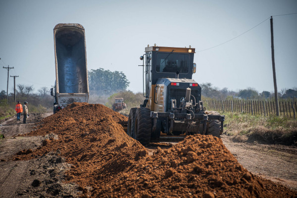 Trabajan en la reposición de ripio sobre la ruta provincial Nº 38, en el departamento Villaguay
