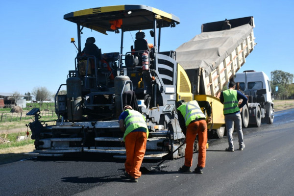 Avanzan las obras de rehabilitación en la ruta provincial 32, una traza estratégica para el sector productivo
