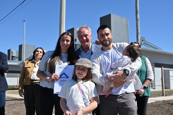 El gobernador entregó 40 nuevas viviendas en Urdinarrain finalizadas por la provincia