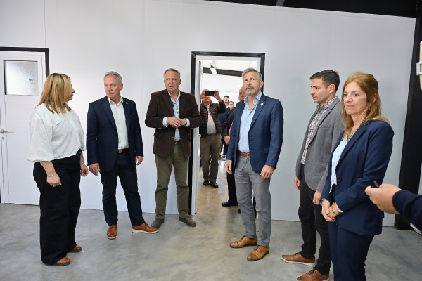 El gobernador recorrió e inauguró obras en Viale
