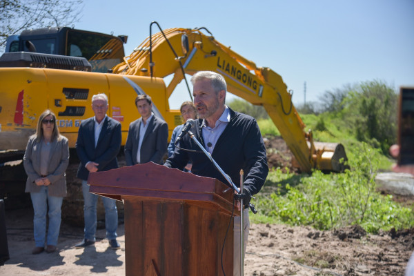 La provincia y el municipio de Gualeguay firman convenio para un plan hídrico integral