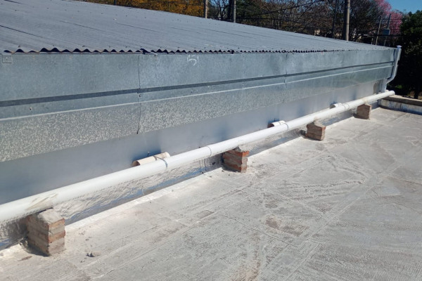 Acondicionan la Escuela Jorge Luis Borges de Paraná para resolver filtraciones