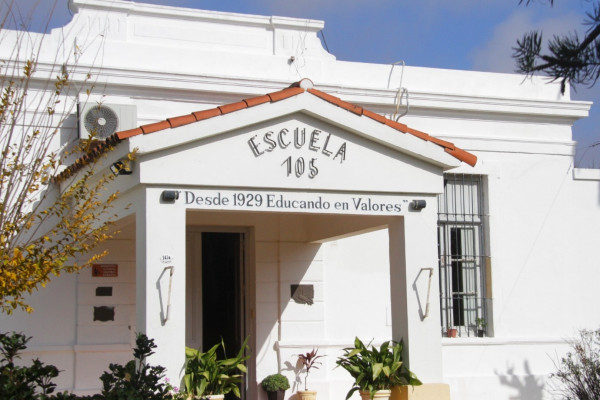 Salió la primera licitación del país para construir aulas con ladrillos pet