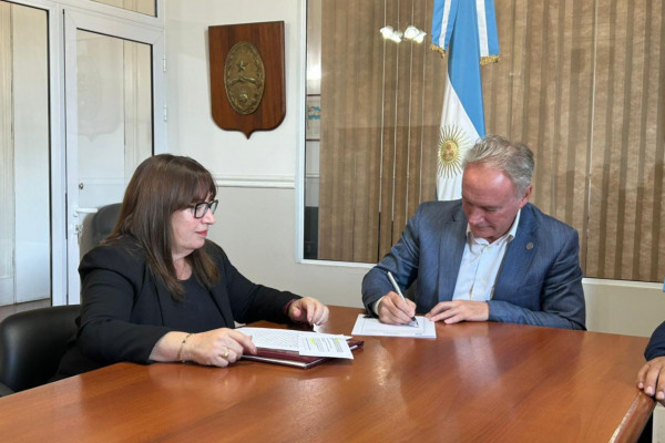 Se firmó el contrato para la obra de reestructuración en el Hospital San Roque de Paraná