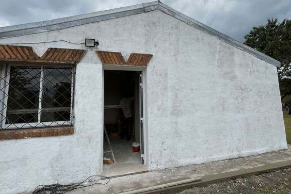 Se llevan adelante obras de emergencia en una escuela rural de Federal