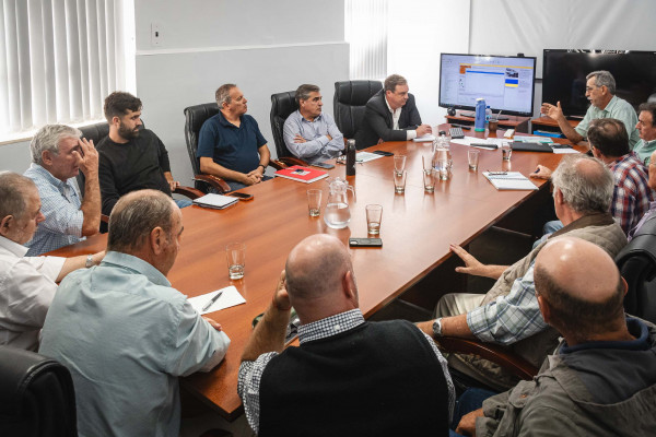 El gobierno y ruralistas acuerdan acciones conjuntas para mejorar caminos de la producción