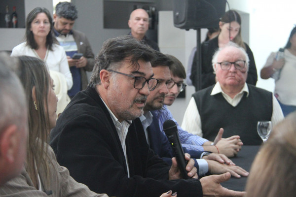 La provincia ﬁrmó un convenio con once localidades para fortalecer la planiﬁcación territorial