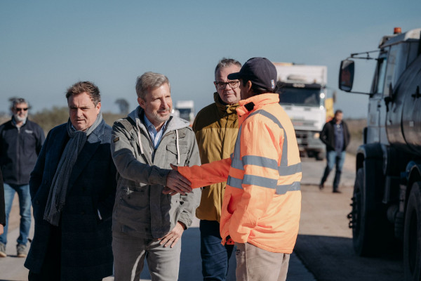 Frigerio recorrió obras de infraestructura y viviendas en Villa Paranacito e Ibicuy