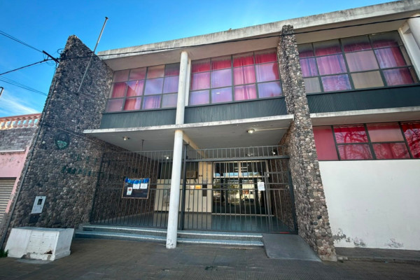 Se licita reparación integral de la Escuela Provincia de Santa Fe de Paraná