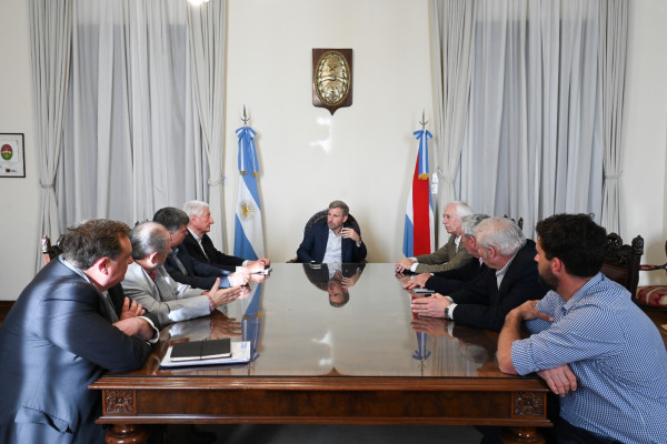 Frigerio recibió a representantes de CRA y Farer para analizar la situación de los caminos rurales
