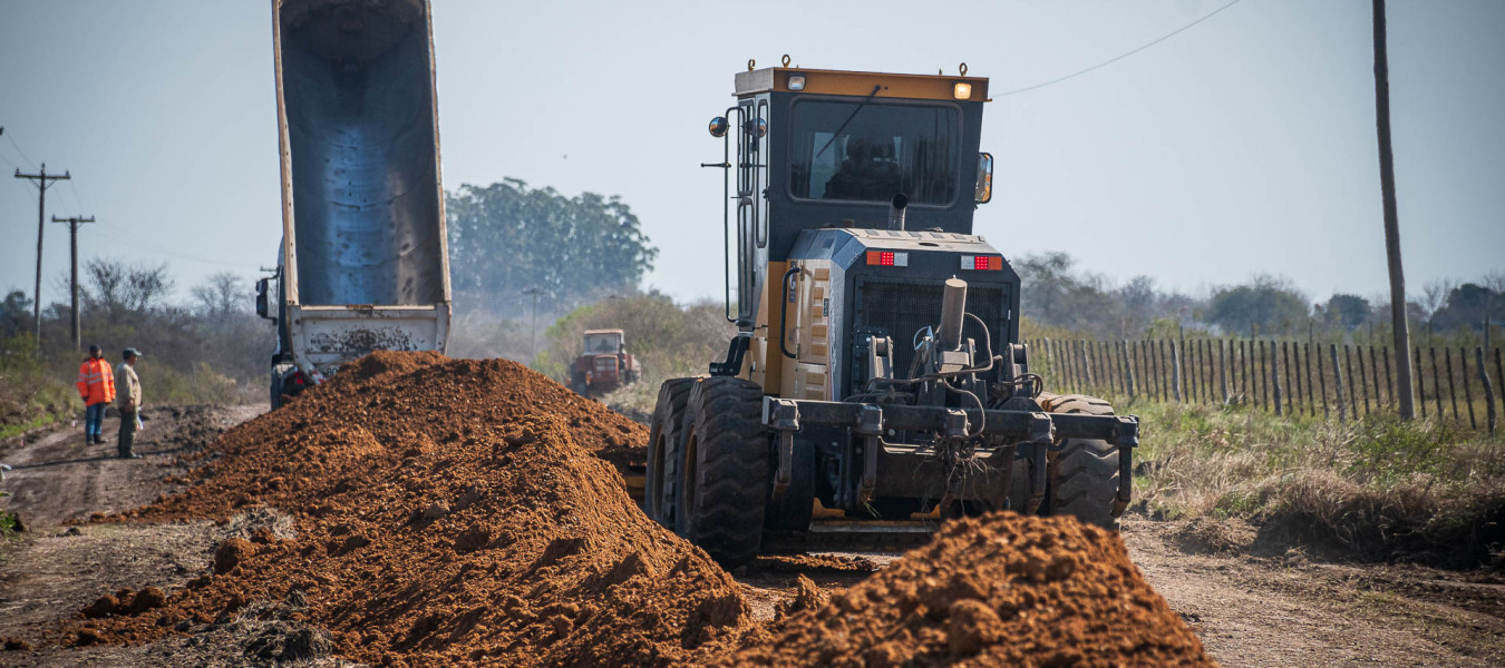 Trabajan en la reposición de ripio sobre la ruta provincial Nº 38, en el departamento Villaguay