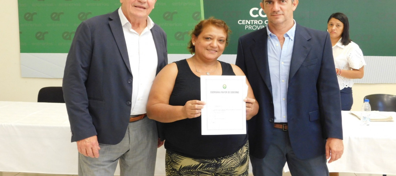 Familias de Concordia recibieron las escrituras de sus viviendas