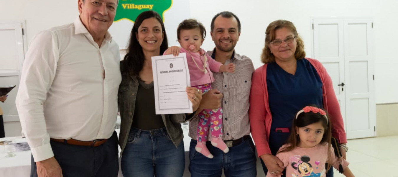 Más familias de Villaguay, Villa Clara y Maciá contarán con las escrituras de sus viviendas sociales