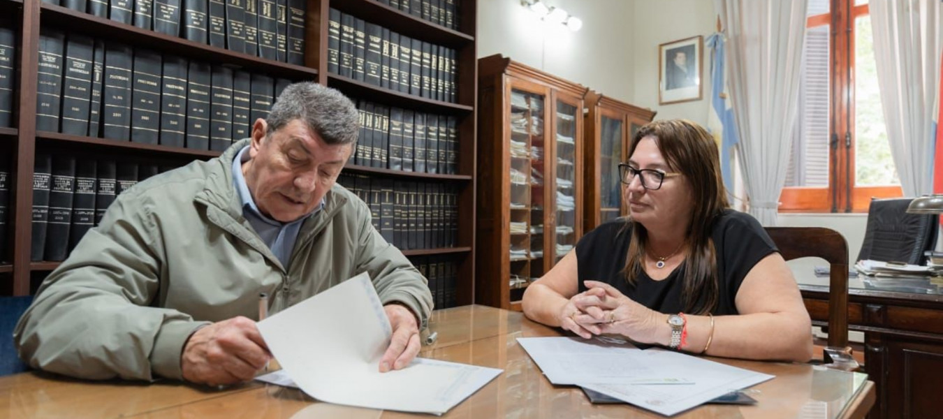 El gobierno provincial firmó el contrato para la construcción de 15 viviendas en San Jaime de la Frontera