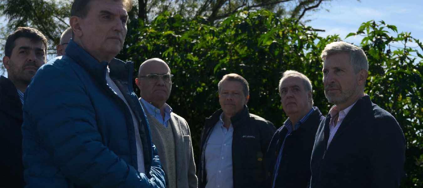 El gobernador dio inicio a obras en el arroyo Cabayú Cuatiá y entregó equipamiento hidráulico
