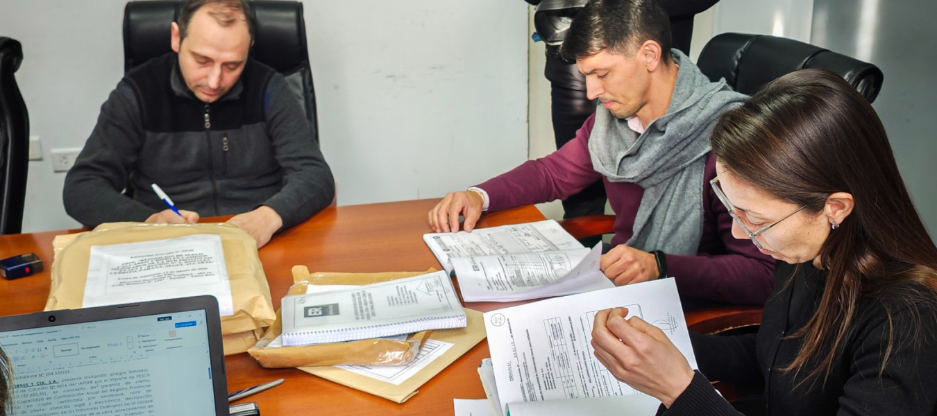 Se abrieron las ofertas para la provisión y transporte de brosa y ripio para caminos rurales