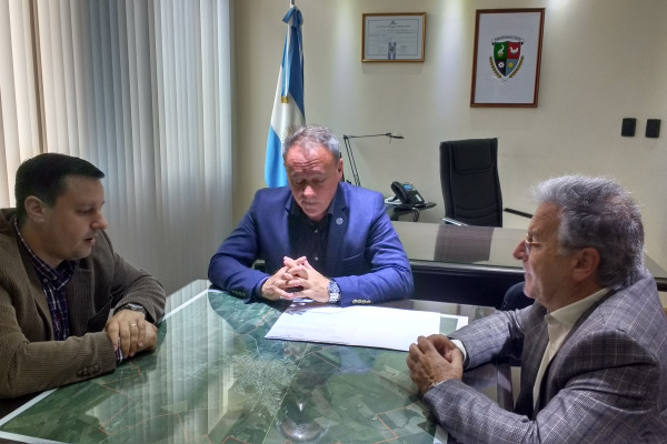 Se entregó el decreto de adjudicación del traslado de Lagunas de Tratamiento al municipio de Crespo