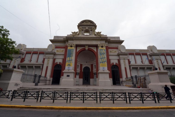 La provincia entregó un aporte al municipio de Paraná para dársenas en la escuela Del Centenario