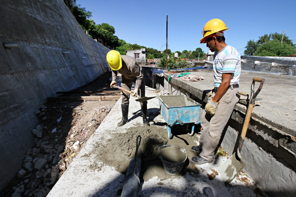 Ingresó en su etapa final la obra de desagües pluviales en calle Canadá, de Paraná