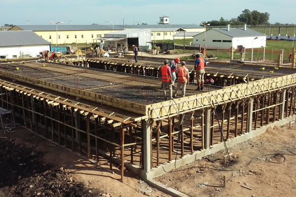Avanza la obra de construcción de los nuevos pabellones en la UPNº 9 Colonia El Potrero