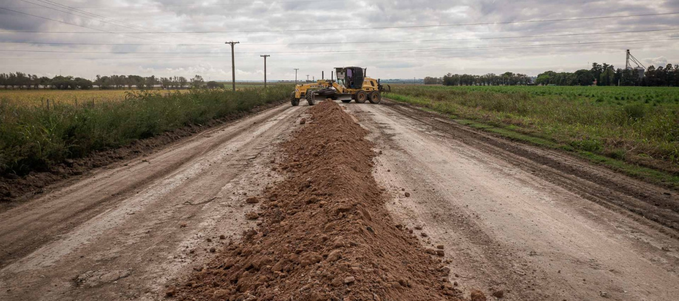 Vialidad trabaja en caminos rurales del departamento Paraná