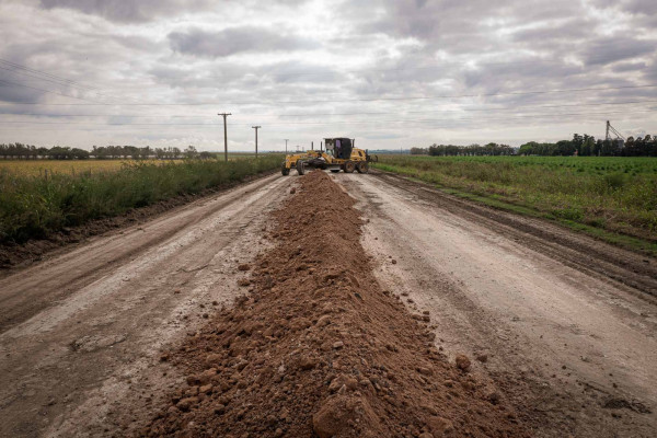 Vialidad trabaja en caminos rurales del departamento Paraná