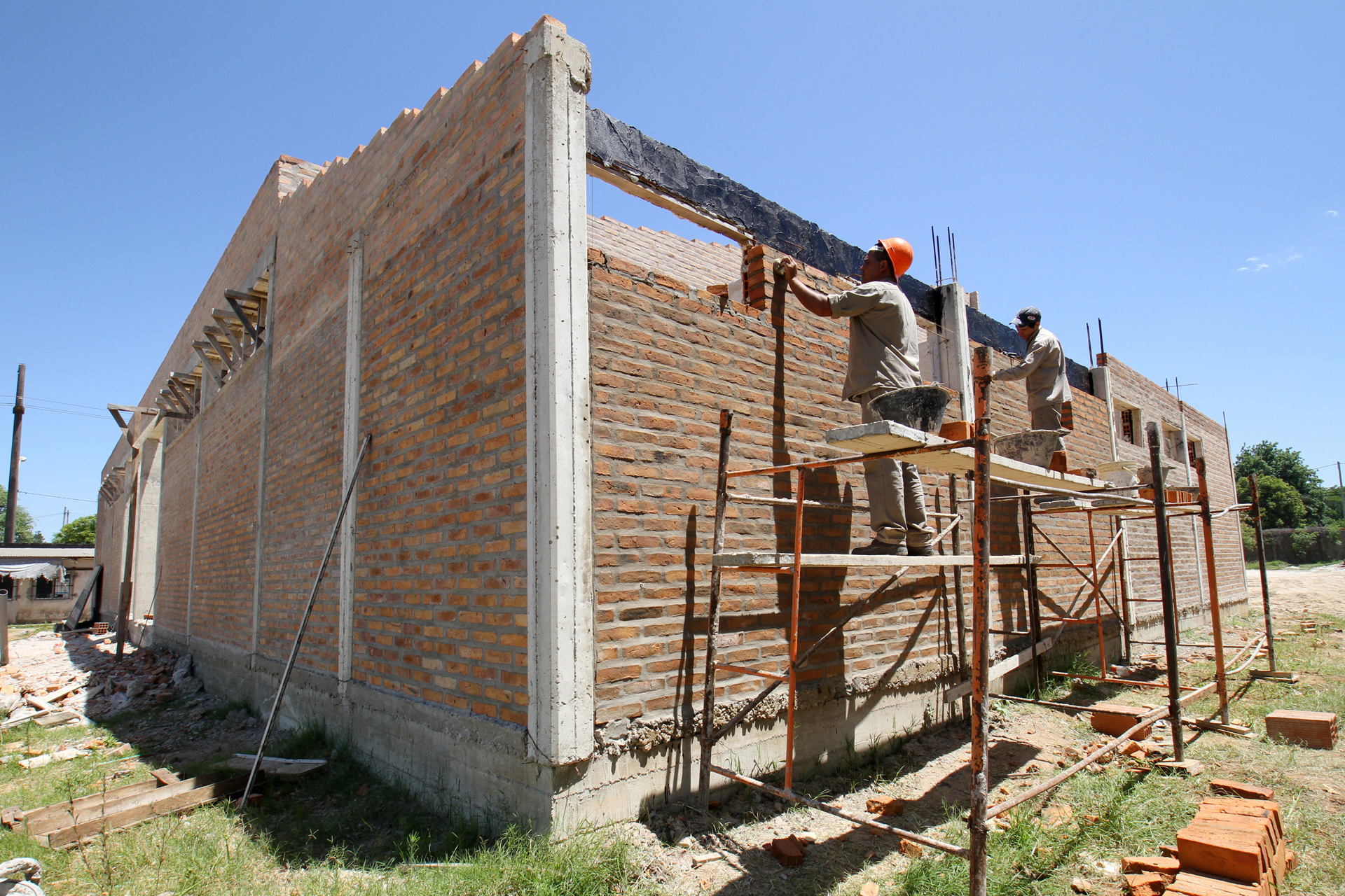 El gobierno ejecuta numerosas obras en escuelas antes del inicio de ...