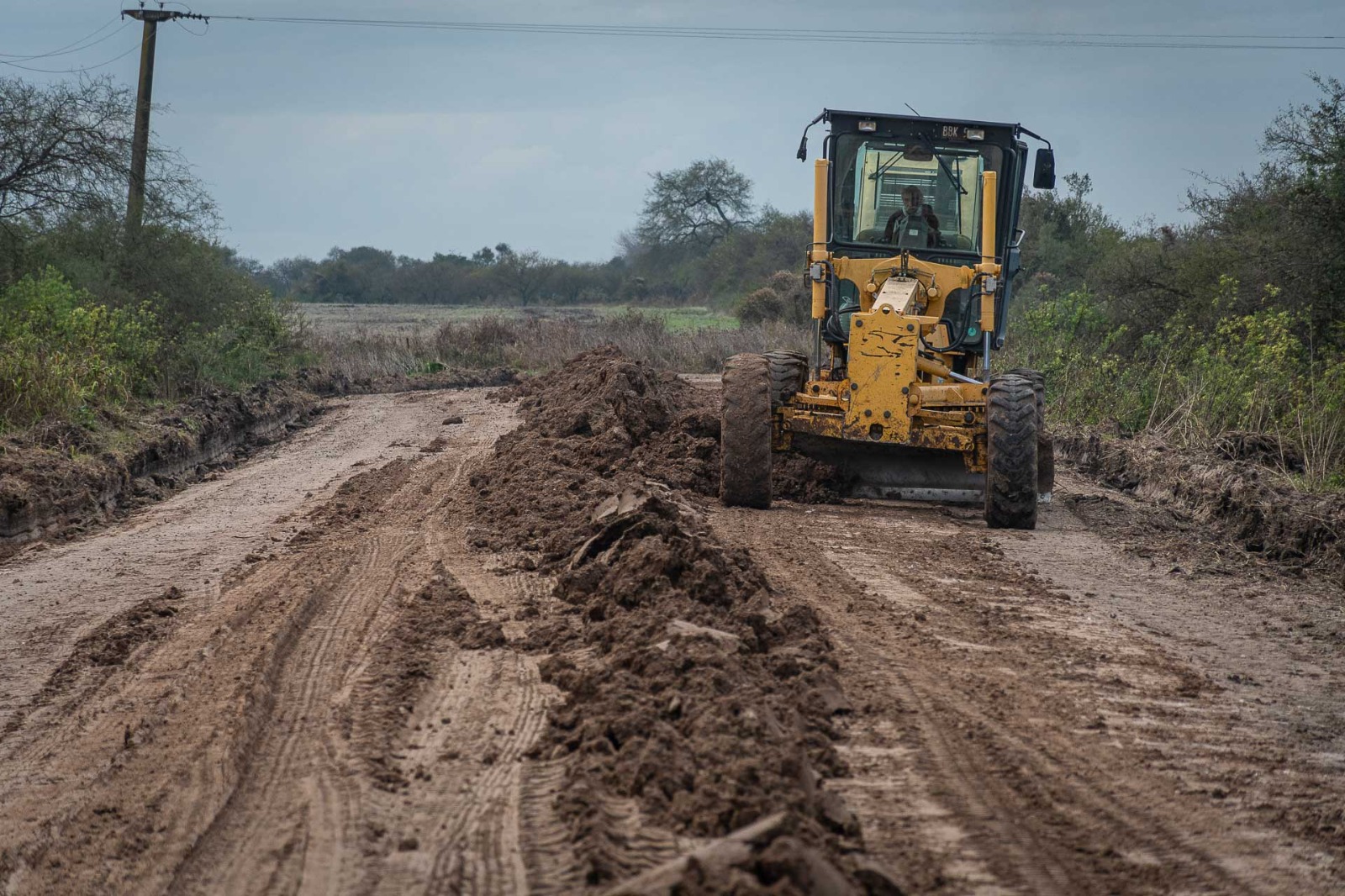 La Provincia trabaja en la mejora de caminos rurales en cada departamento |  MPeI