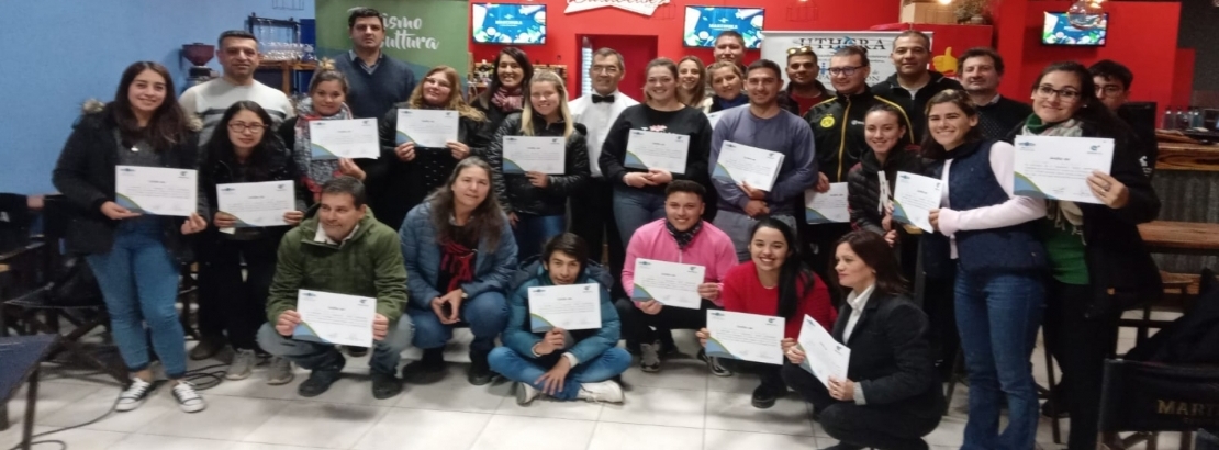 Turismo y el gremio de los gastronómicos capacitaron a mozos del departamento Paraná